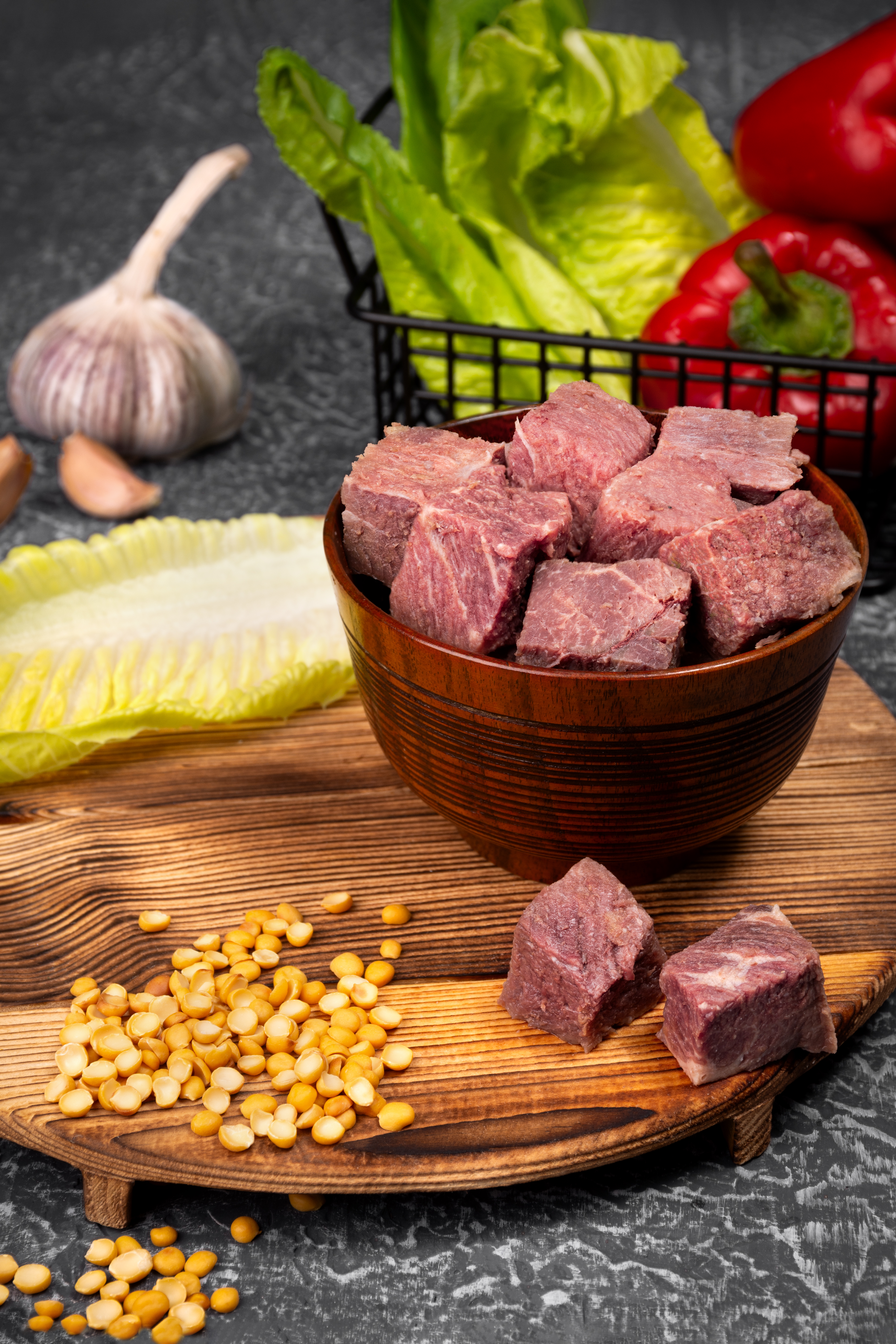 گوشت گوساله خورشتی یا قیمه ای پخته شده