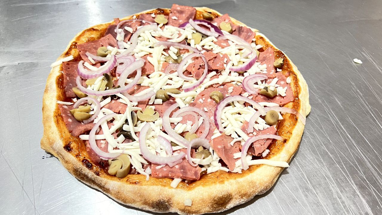 پیتزا پپرونی توسکانا